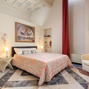 Cinque vani in Borgo degli Albizi, secondo piano con ascensore